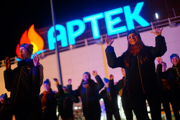 Победители выставки-конкурса «Белая ворона» в числе 28 лучших саратовских школьников провели новогодние праздники в международном детском центре «Артек» в Крыму